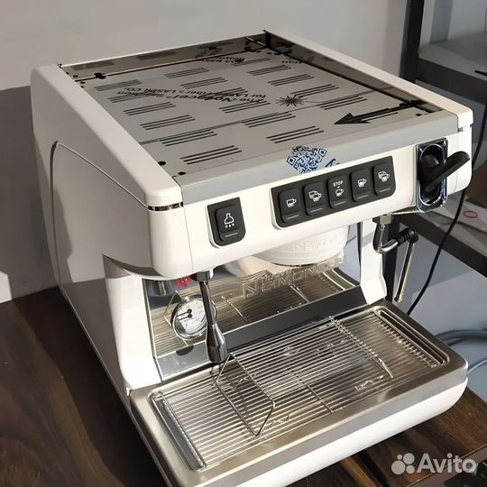 Кофемашина Nuova Simonelli белая (1 GRV)