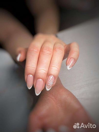Маникюр, педикюр, покрытие шеллак
