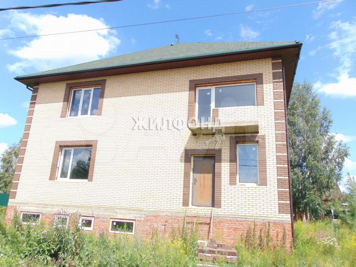 Дом 400 м² на участке 10 сот.