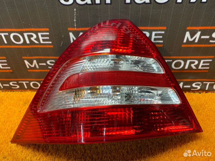 Фонарь задний задний левый Mercedes-Benz C-Class