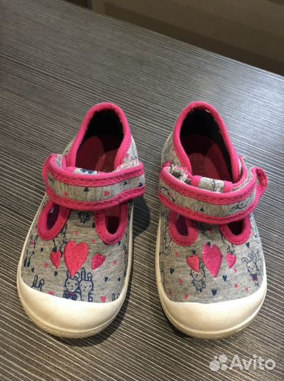 Продам обувь для девочки