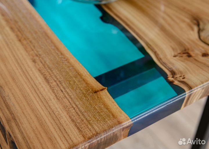 Стол из слэба и эпоксидной смолы «Река» 1,4 м