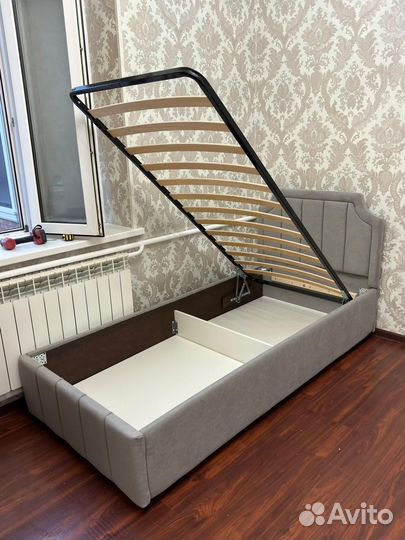 Красивая кровать