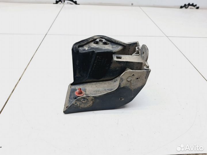 Накладка переднего крыла правого Toyota Highlande