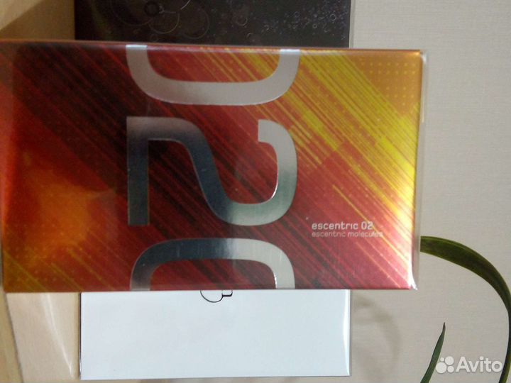 Escentric 02 Escentric Molecules