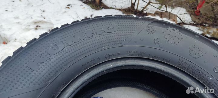 Kumho I'Zen RV Stud KC16 265/70 R16