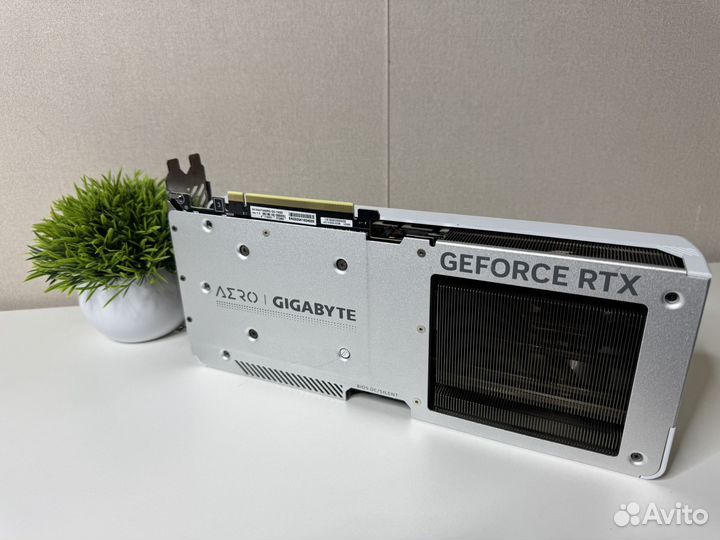 GeForce RTX 4070 aero OC 12G