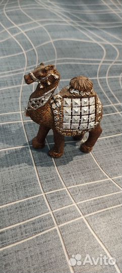 Фигурка верблюда