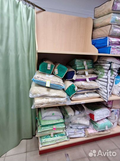 Оборудование и стелажи для магазина текстиля