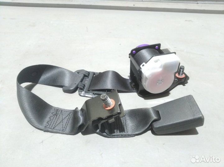 Ремень безопасности задний Hyundai Solaris седан