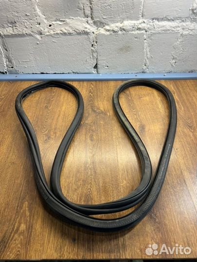 Уплотнительная резинка боковой двери передняя