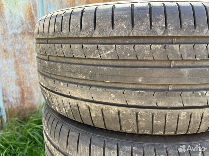 Pirelli P Zero PZ4 275/40 R21 и 315/35 R21 111Y