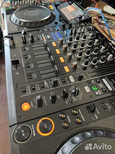 Пара Pioneer CDJ 2000 с пультом DJM 900NXS