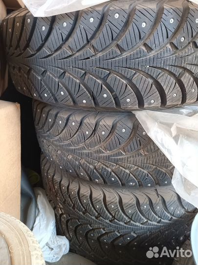 Sava Eskimo Stud 185/65 R14
