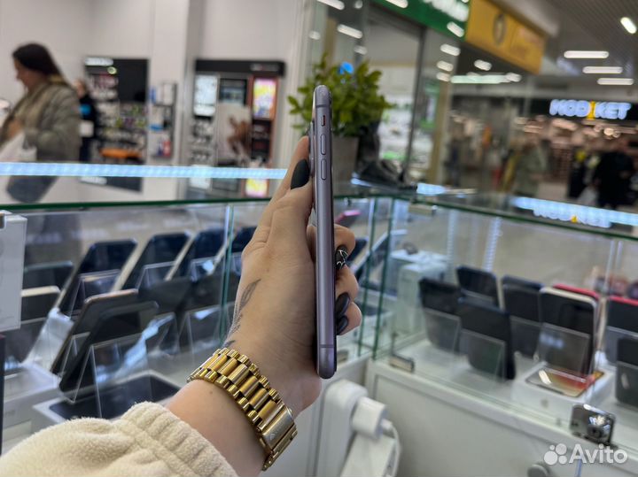 iPhone 11, 64 ГБ