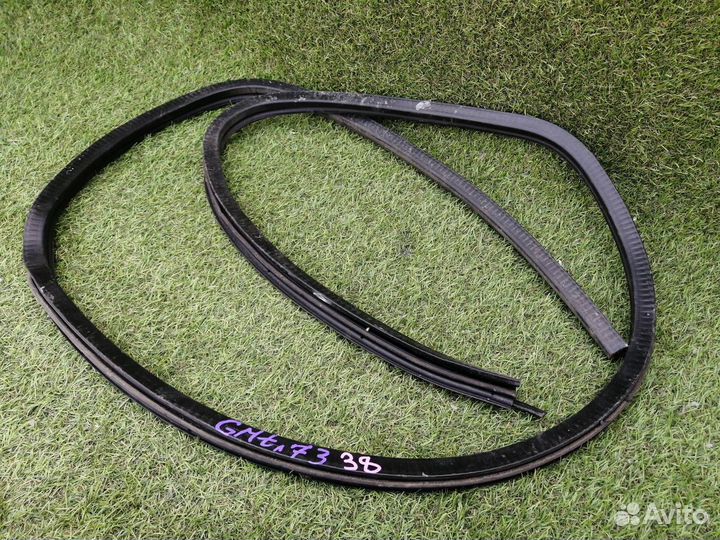 Уплотнитель двери багажника Cadillac Escalade