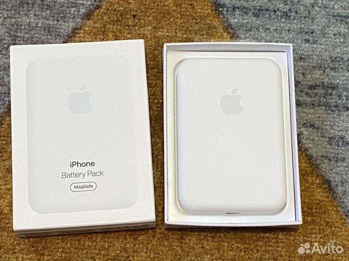 Пауэрбанк для айфона на магните