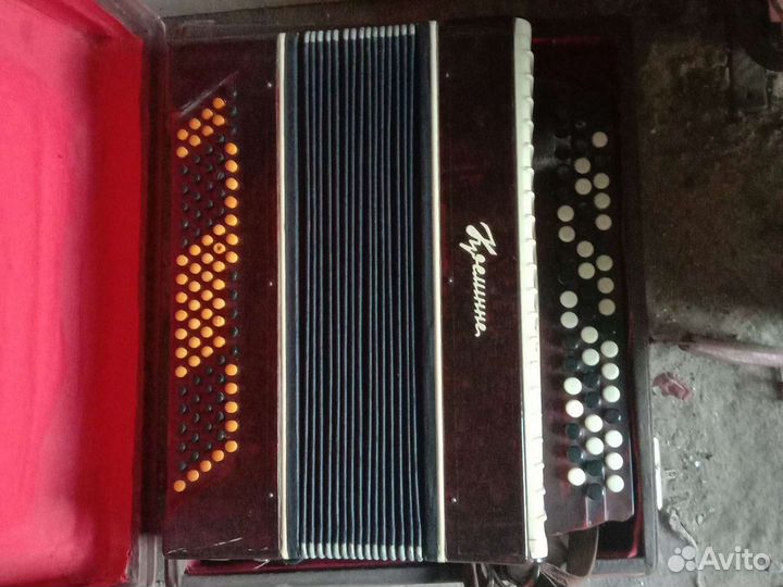 Баян б/у
