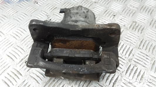 Суппорт тормозной передний левый toyota prius XW30