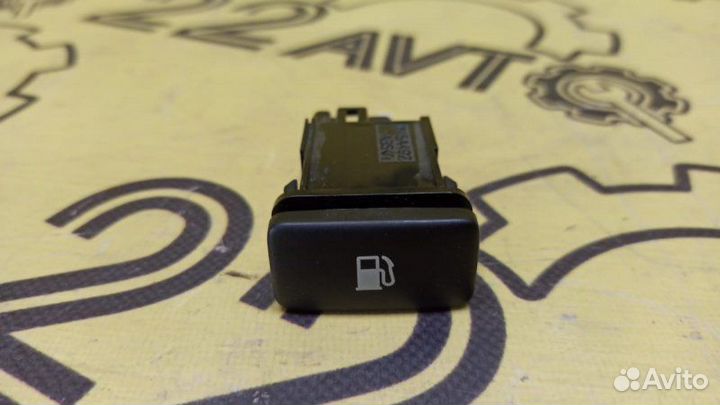 Кнопка открывания бензобака Toyota Harrier GSU31