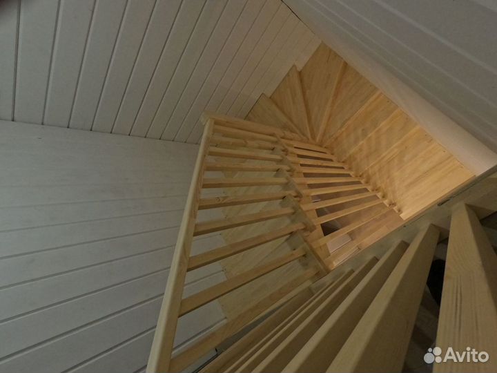 Деревянная лестница на второй этаж на заказ
