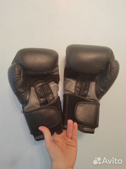 Боксерские перчатки