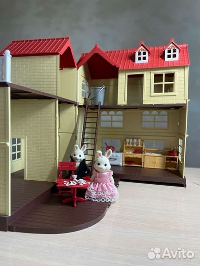 Домик кукольный