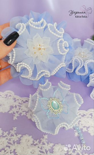 Праздничные бантики с бусинами для утренника