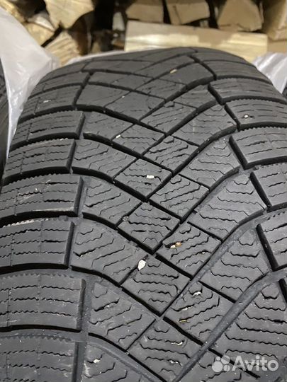 Pirelli Ice Zero FR SUV 225/60 R18 104T