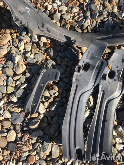 Брызговик подкрылок Toyota Noah 2002