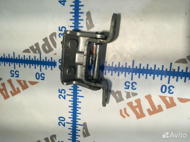 Ниссан Примьера Петля верхняя задней двери Прав