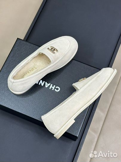 Лоферы chanel кремовые с мехом