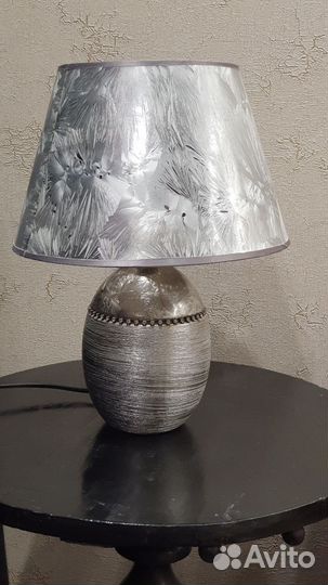 Лампа настольная с абажуром