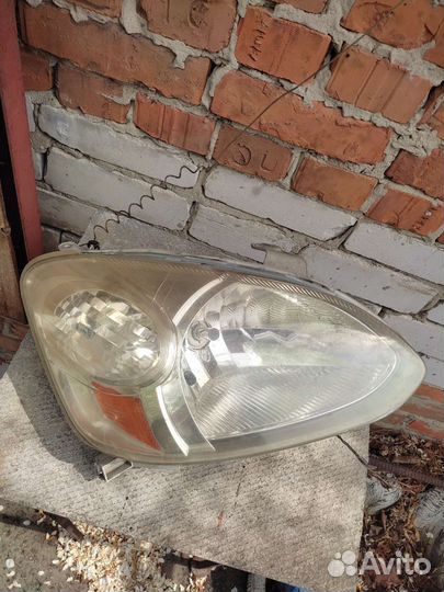 Фары передние на Тойота Платц