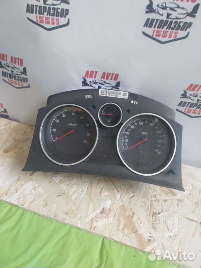 Щиток приборов opel Astra H АКПП