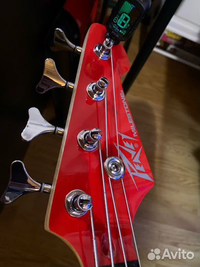 Бас гитара Peavey milestone red(обмен)