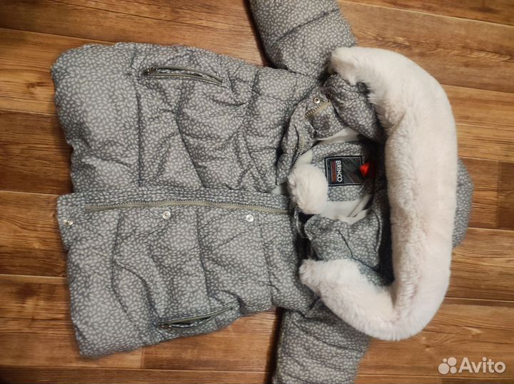 Зимнее пальто (пуховик) на девочку на 4 -5 лет