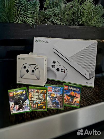 Xbox ONE S с игами и 2 джостиками