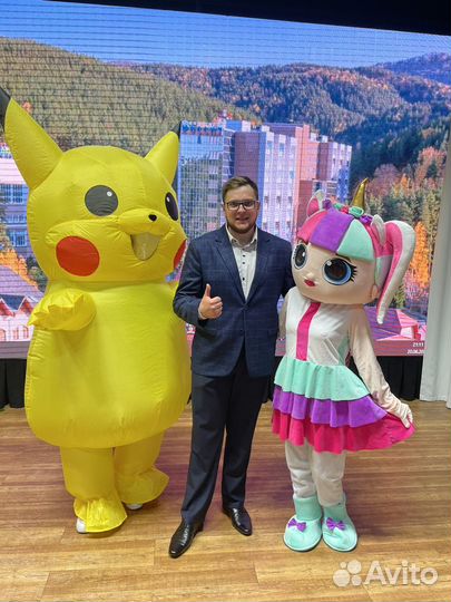 Поздравление от Чебурашки и других ростовых кукол