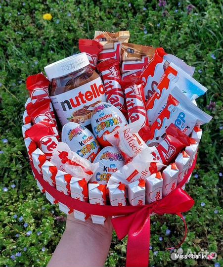 Сладкий подарок/торт из Киндера