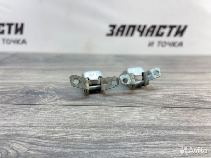 Петля двери передняя правая Mazda Axela BK5P ZY-VE