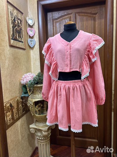 Муслиновый костюм с юбкой