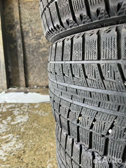 Bridgestone Blizzak Revo2 235/50 R18