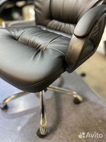 Компьютерное офисное кресло