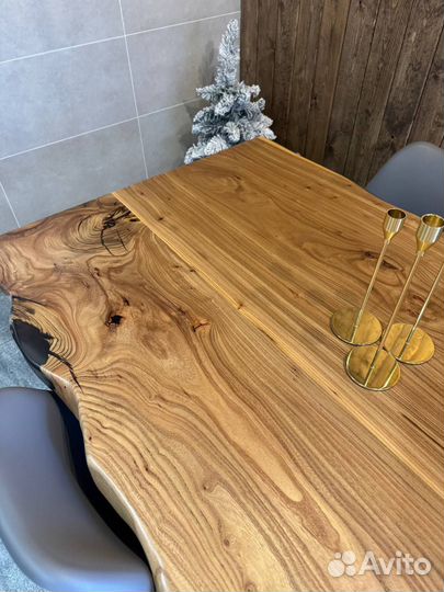 Стол из массива карагача река