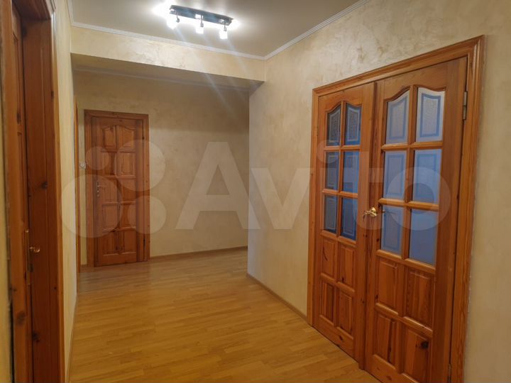 3-к. квартира, 83,2 м², 1/3 эт.