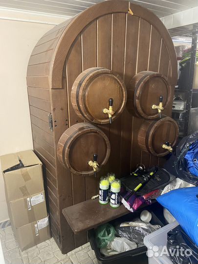 Декоративная стойка для пива и вина