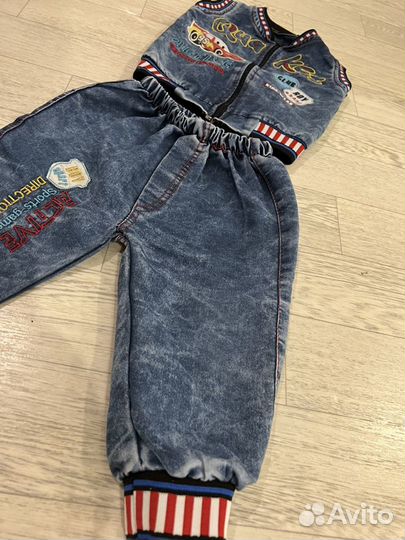 Детский джинсовый комбинезон и костюм