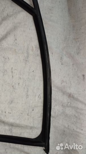 Уплотнитель стекла передней левой двери лада Xray