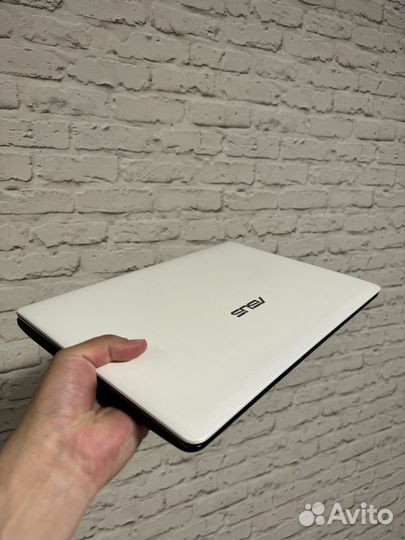 Ноутбук asus